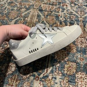 Women’s fashion sneakers